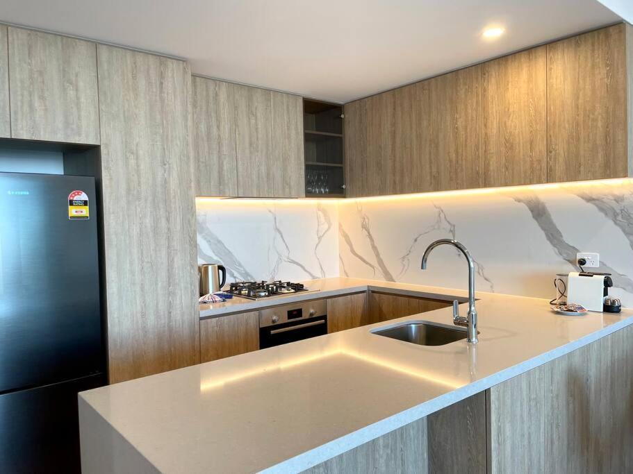 Апартаменты Stunning Oceanview 2Br In The Heart Of Broadbeach 44F Голд-Кост Экстерьер фото