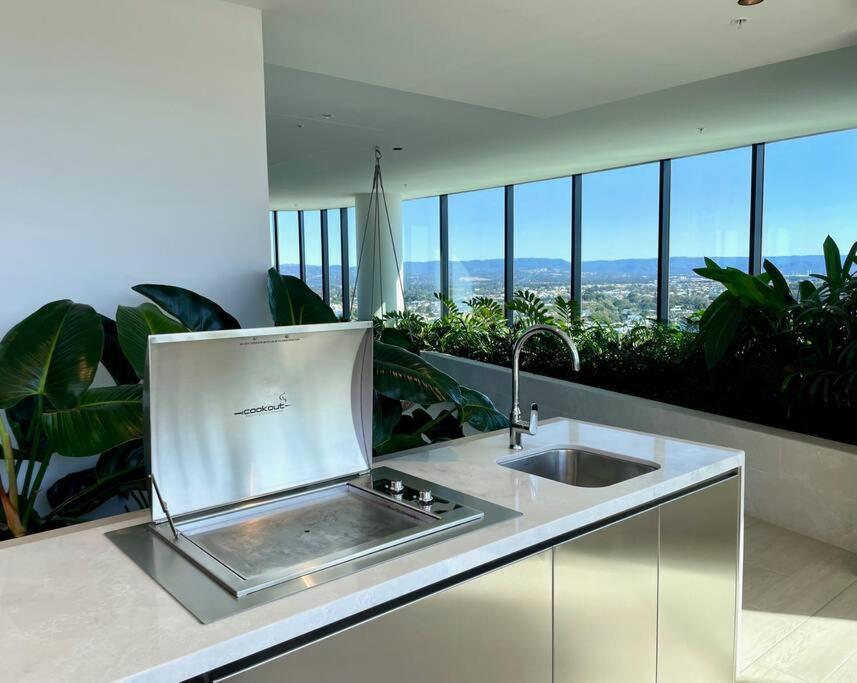 Апартаменты Stunning Oceanview 2Br In The Heart Of Broadbeach 44F Голд-Кост Экстерьер фото