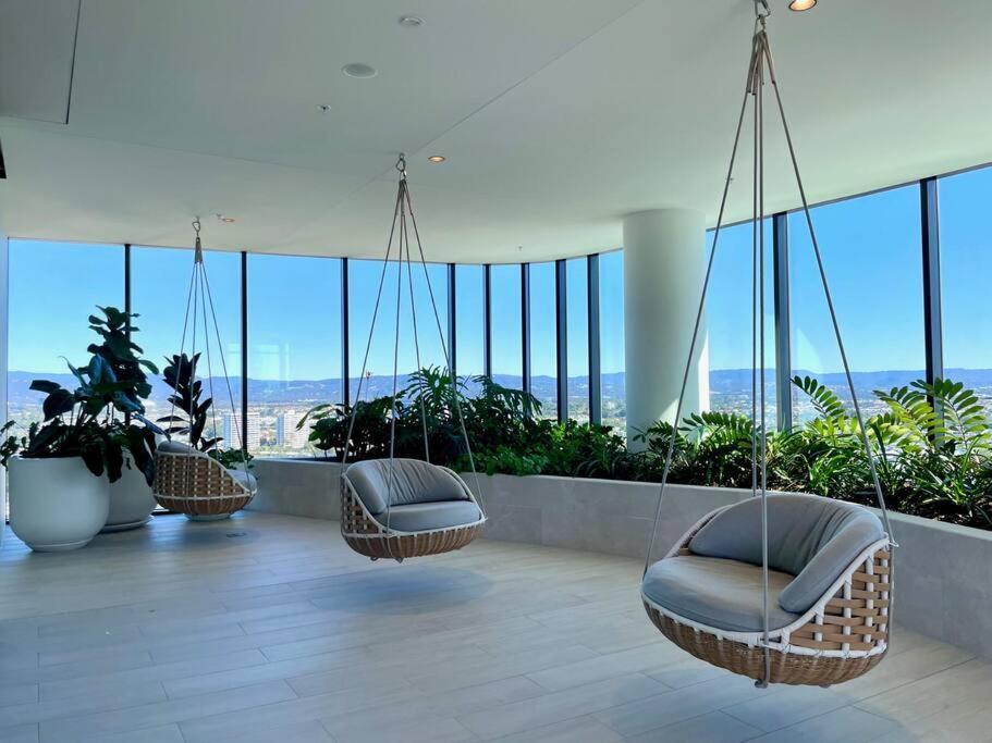 Апартаменты Stunning Oceanview 2Br In The Heart Of Broadbeach 44F Голд-Кост Экстерьер фото