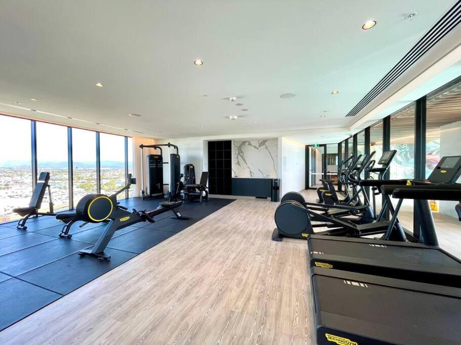 Апартаменты Stunning Oceanview 2Br In The Heart Of Broadbeach 44F Голд-Кост Экстерьер фото