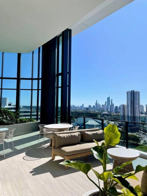 Апартаменты Stunning Oceanview 2Br In The Heart Of Broadbeach 44F Голд-Кост Экстерьер фото